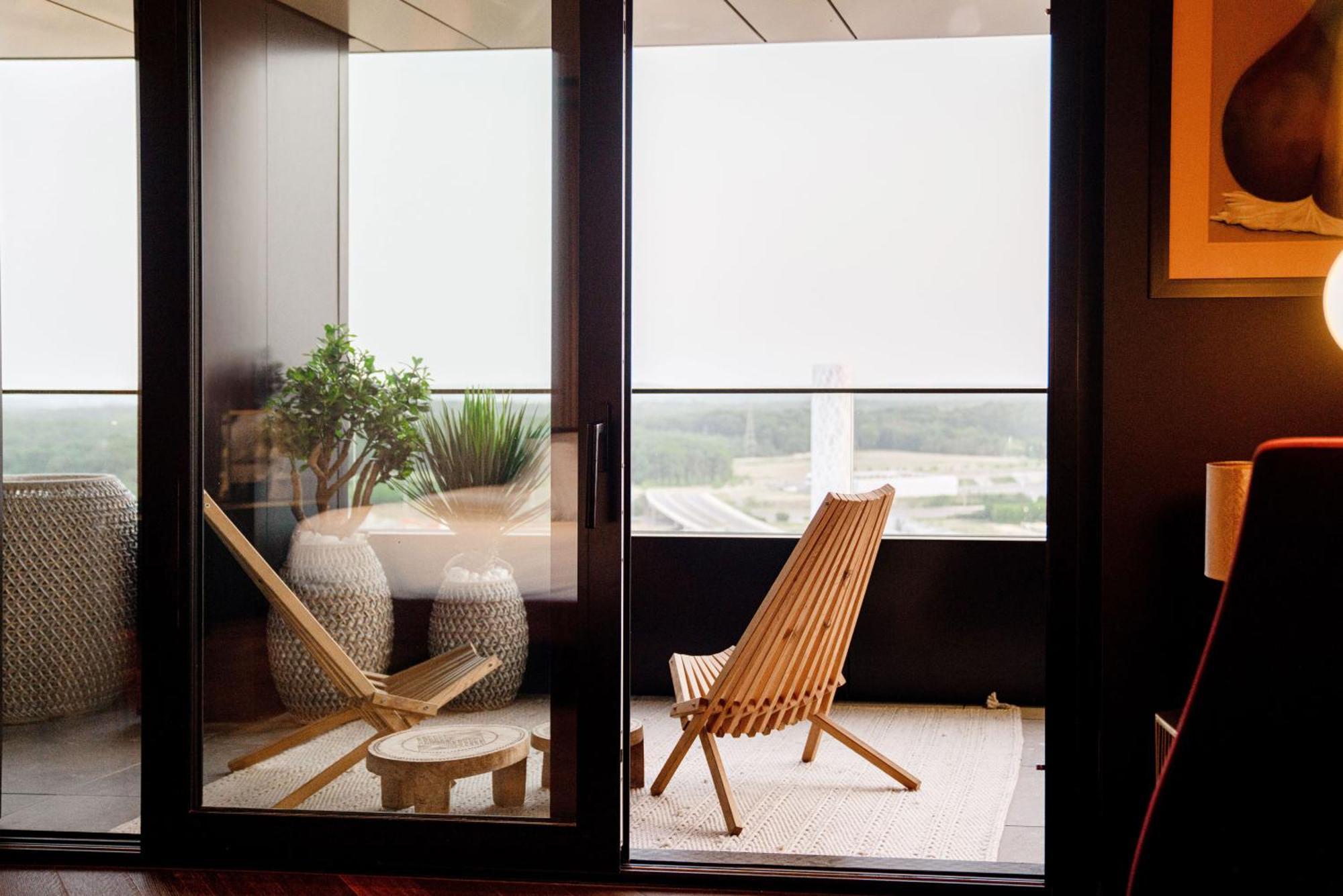 Sky21 Lux With Pool, Gym, & Views