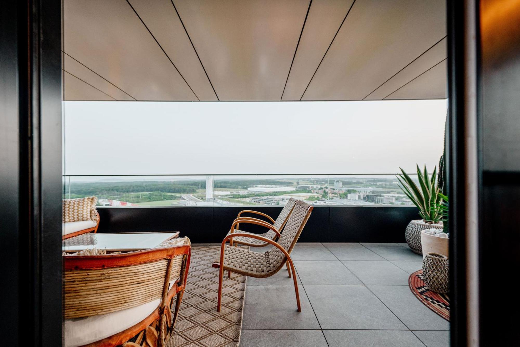 Sky21 Lux With Pool, Gym, & Views *